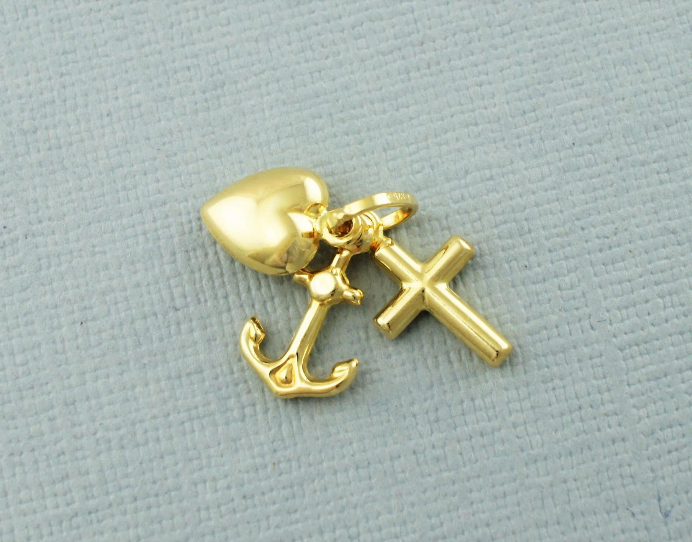 9ct Gold Faith, Hope & Charity  Pendant - Charm