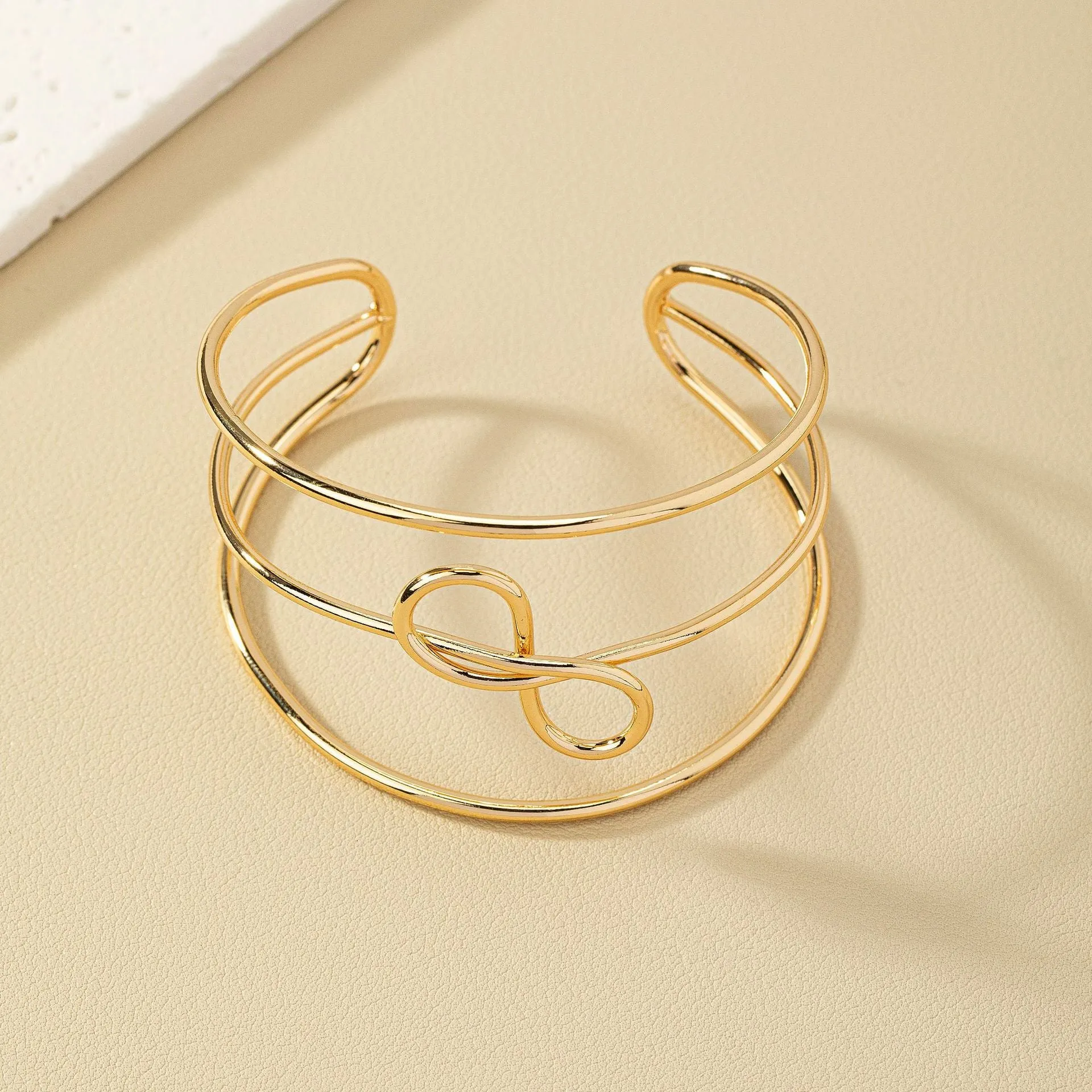 Adjustable Metal Line Bracelet - Vienna Verve Collection