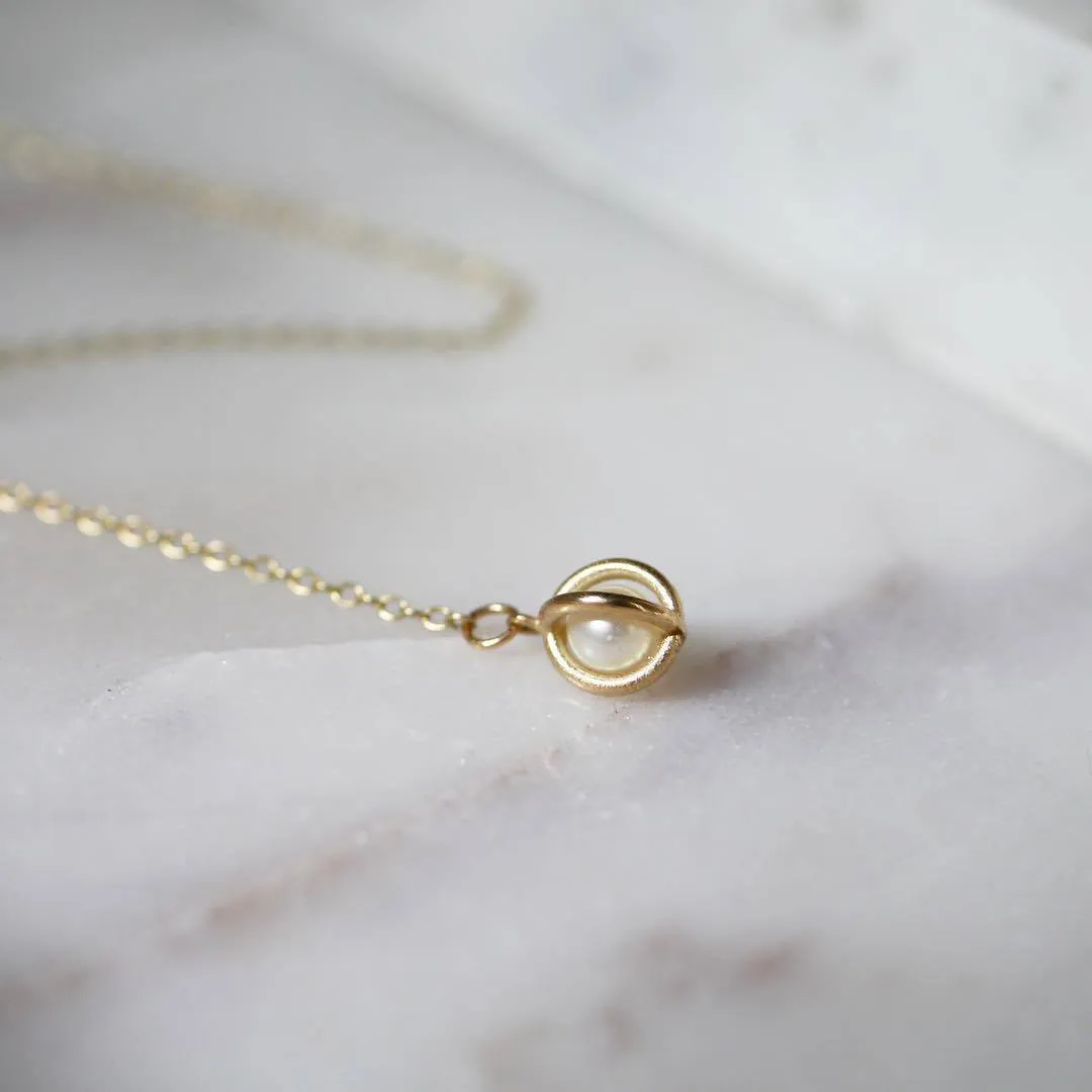 Gold pearl lariat necklace