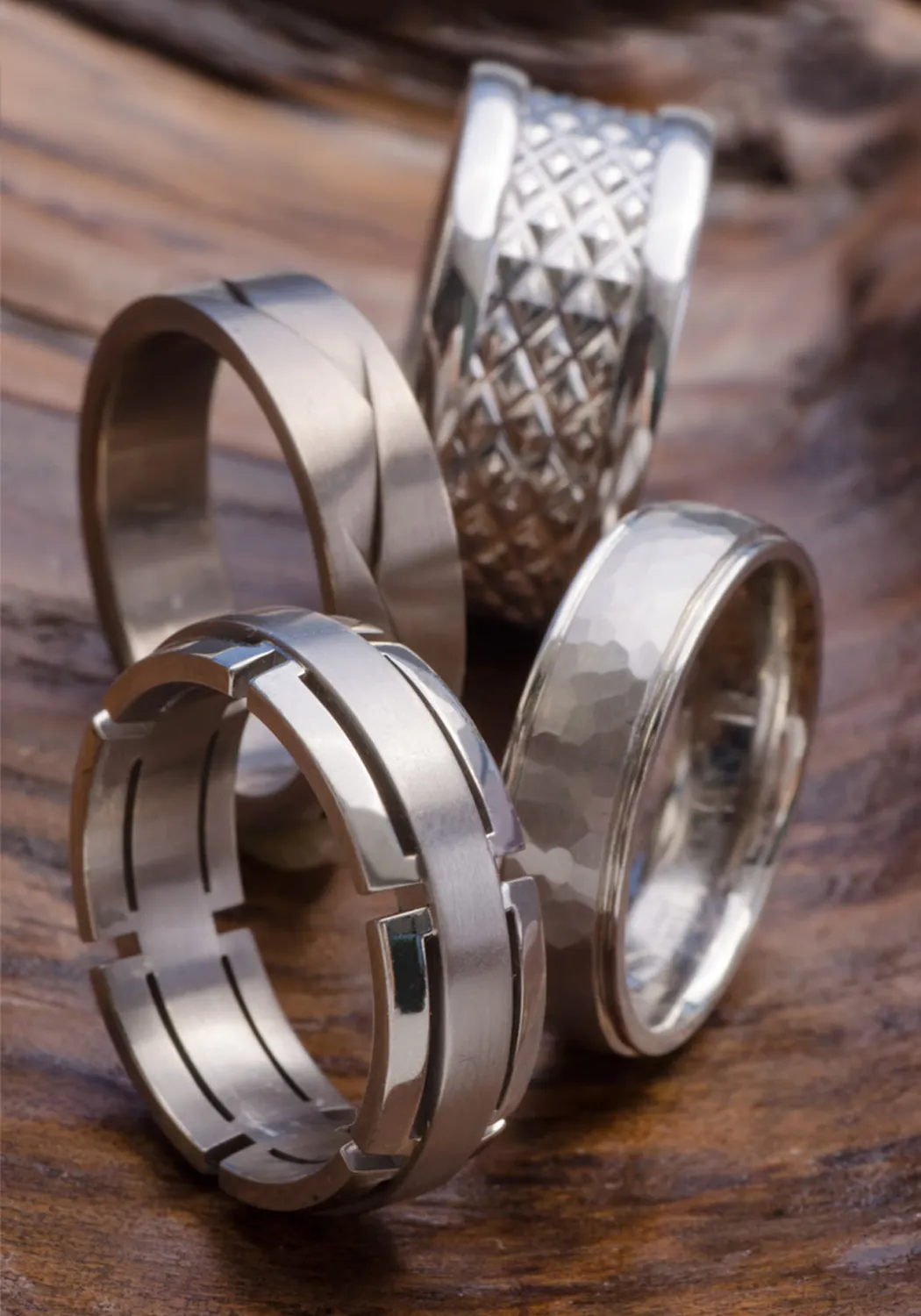 Magiques Platinum Cut Out Wedding Band