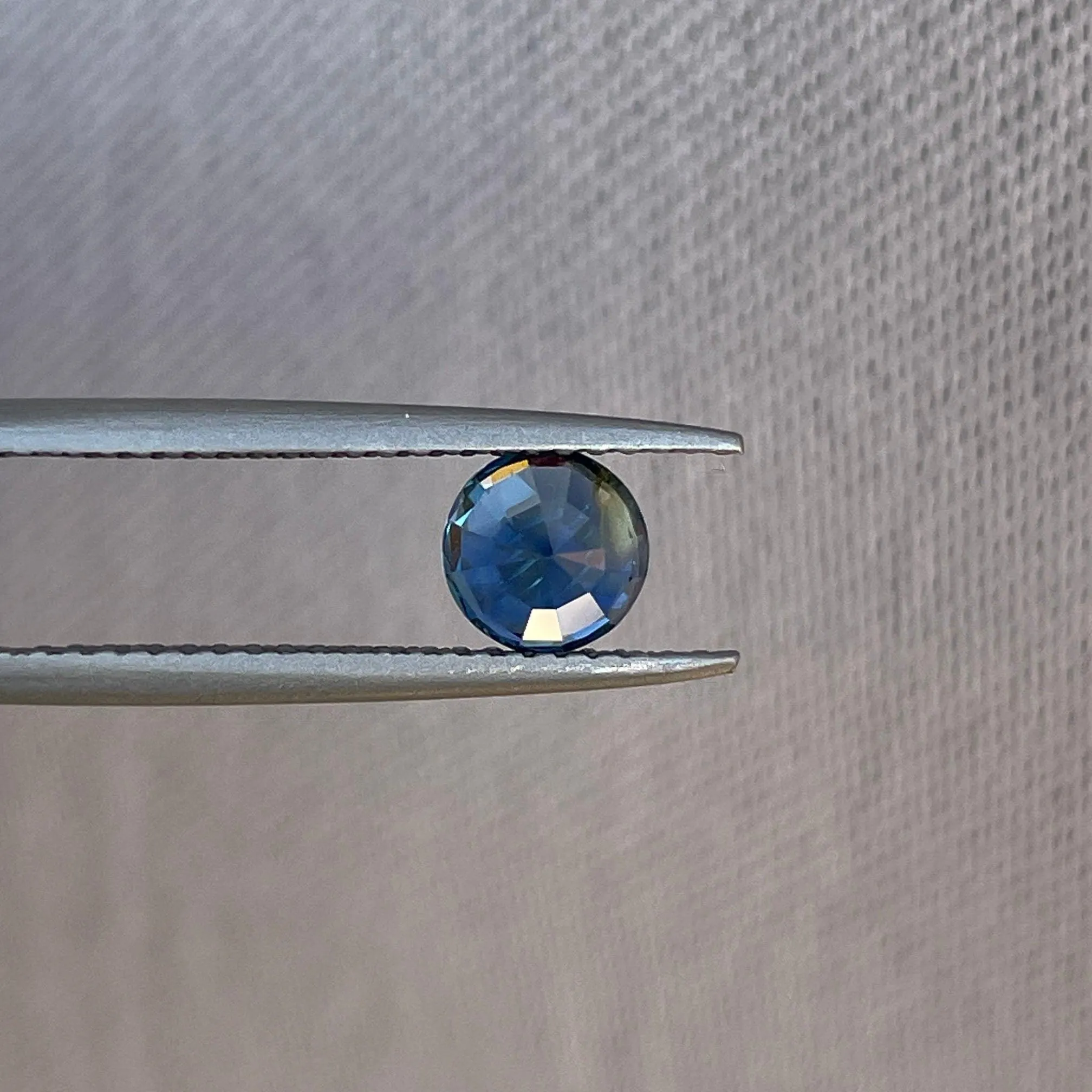 Natural Blue sapphire Round cut, Florida Keys Blue sapphire 1.10 crt