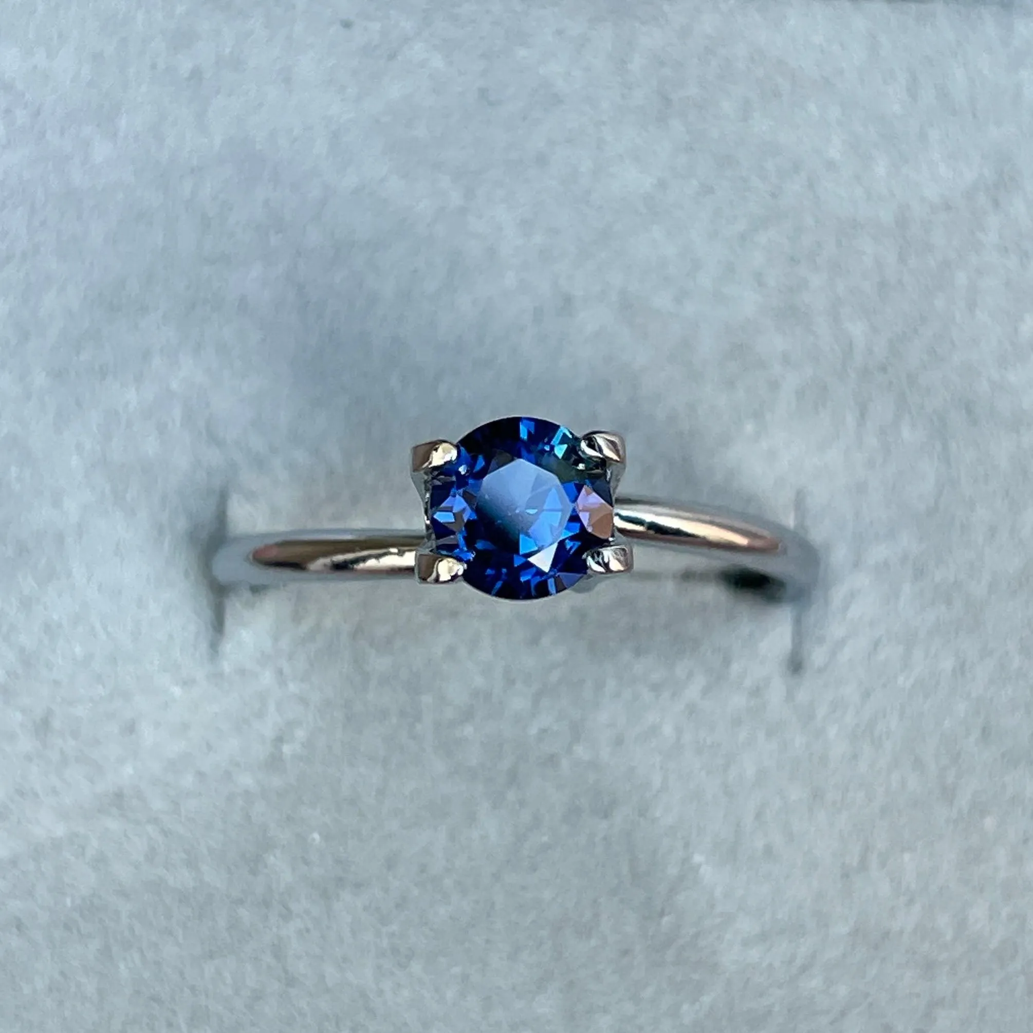 Natural Blue sapphire Round cut, Florida Keys Blue sapphire 1.10 crt